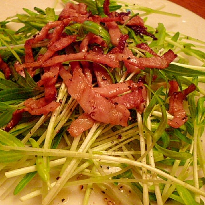 レンジで作るカリカリベーコンと空心菜の新芽サラダ